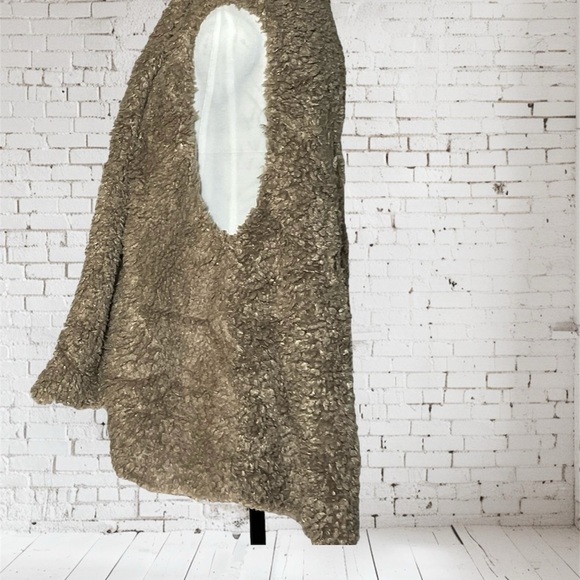 FAVLUX Fashion Sherpa Faux Fur Vest Teddy Jacket SUPER SOFT SzM Used Like NEW - Picture 9 of 11